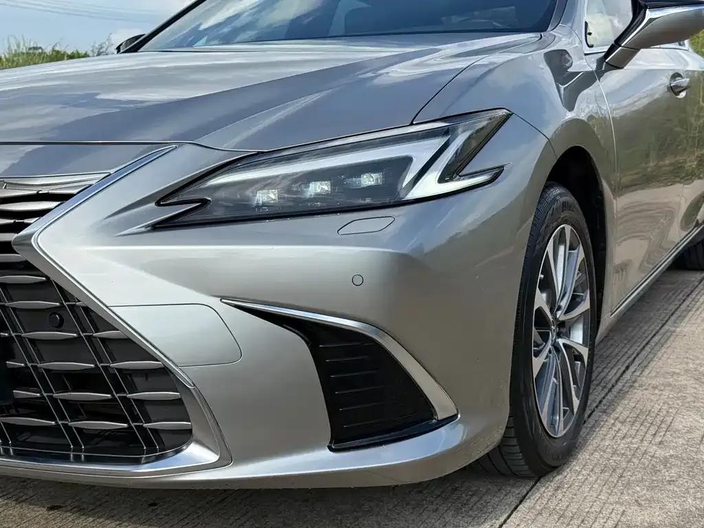 Lexus ES — фото 9