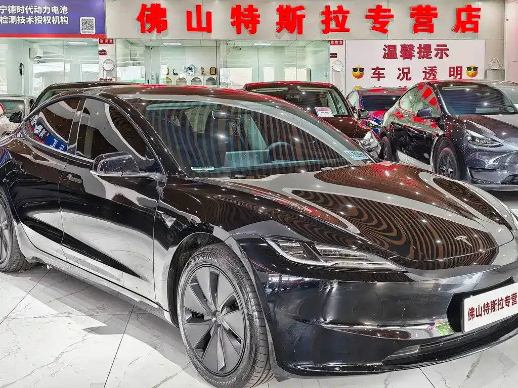 Tesla Model 3 — фото 1