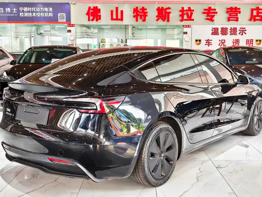 Tesla Model 3 — фото 10