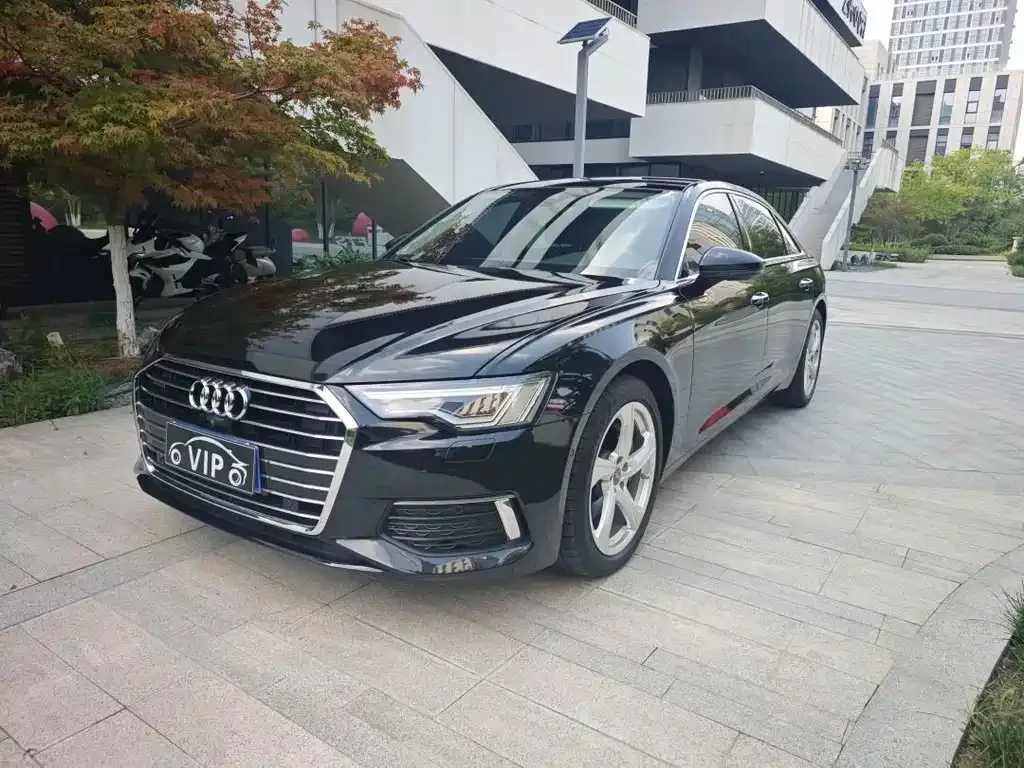 Audi A6L — фото 1