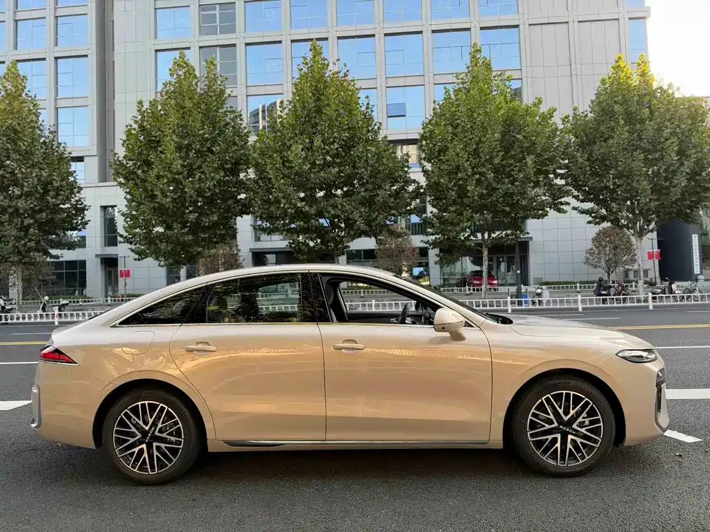 Roewe M7 DMH — фото 3