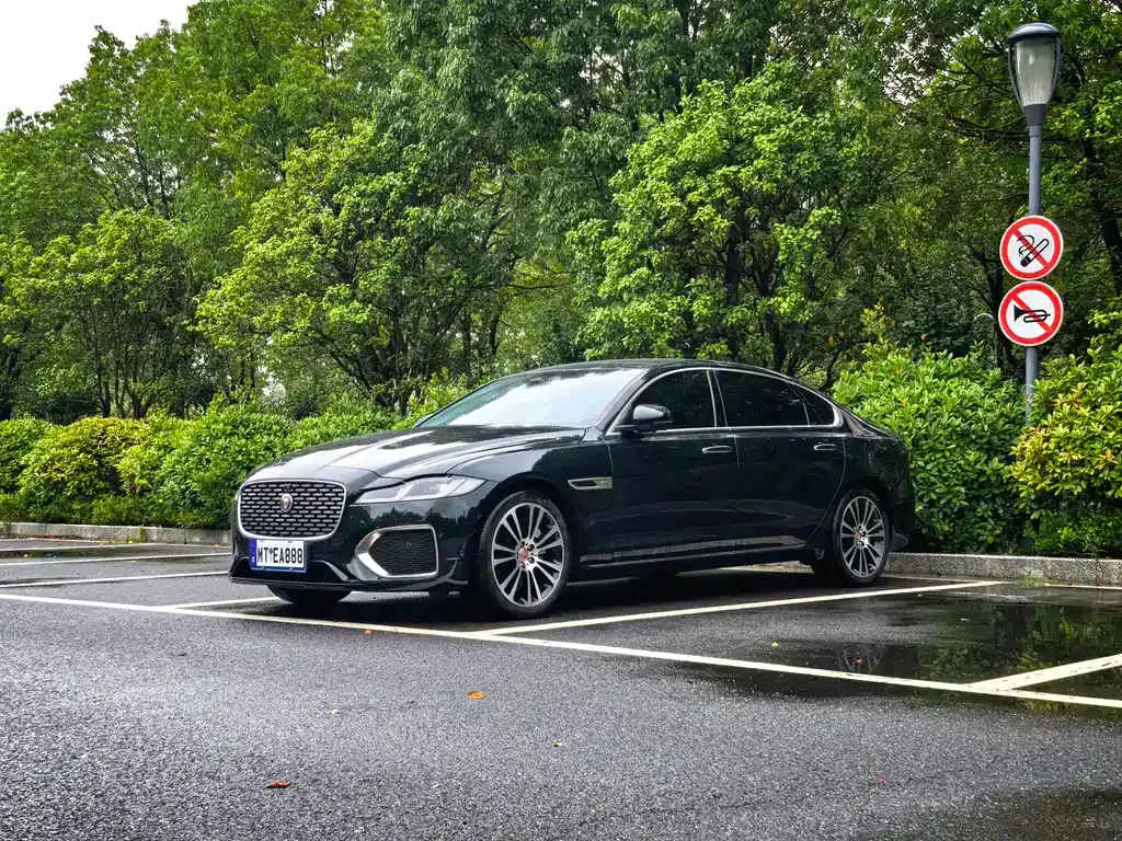 Jaguar XFL — фото 1