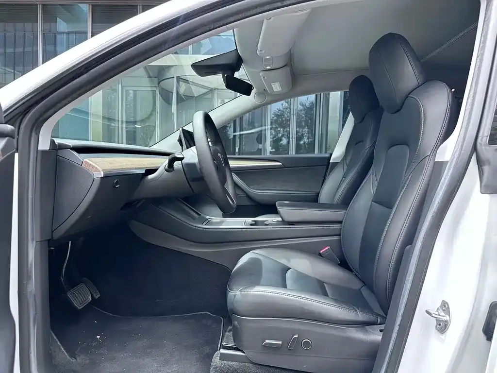 Tesla Model Y — фото 4