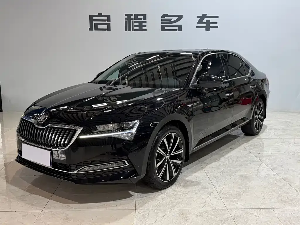 Skoda Superb — фото 1