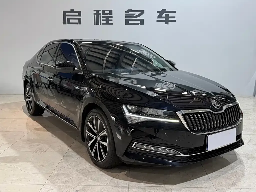 Skoda Superb — фото 2