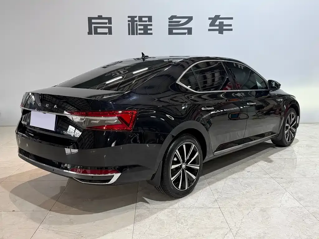 Skoda Superb — фото 6