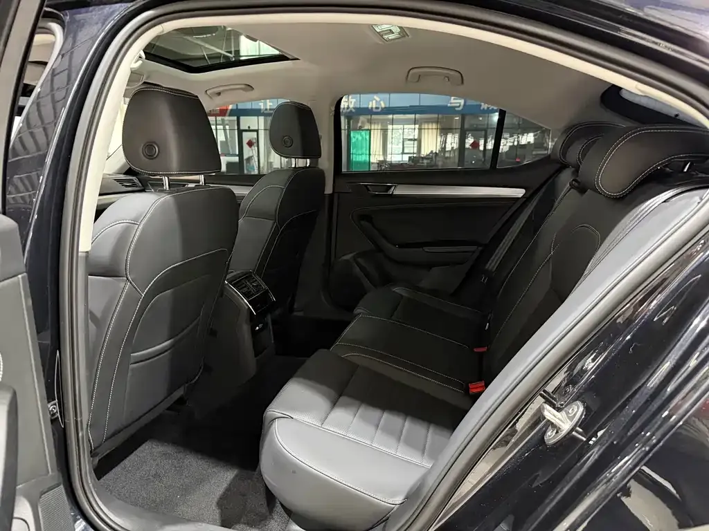 Skoda Superb — фото 8