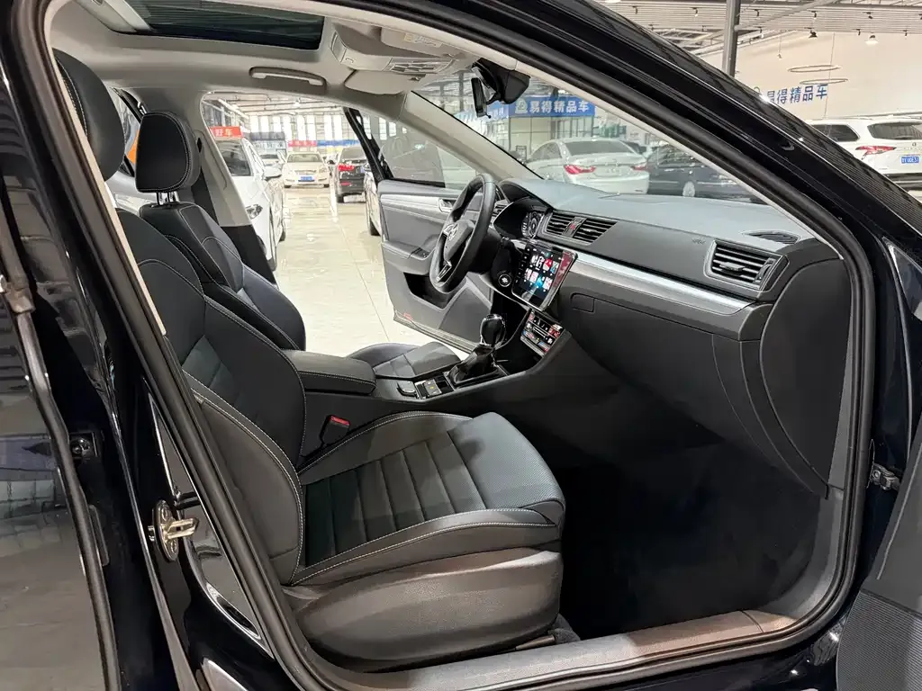 Skoda Superb — фото 9