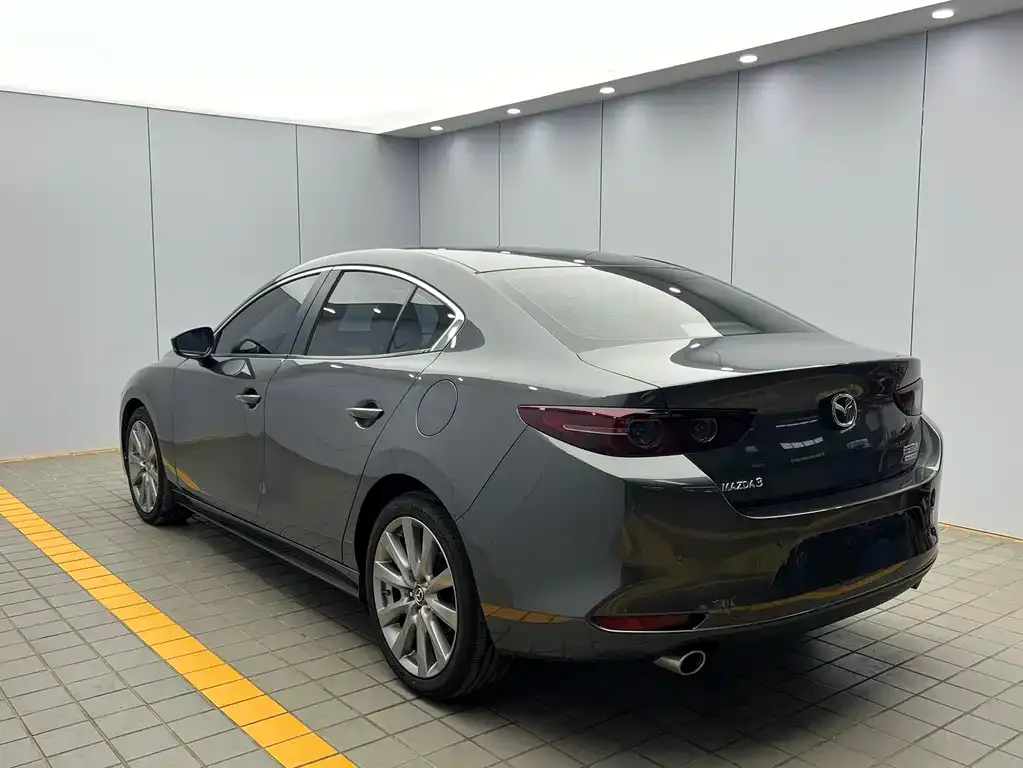 Mazda 3 Axela — фото 10