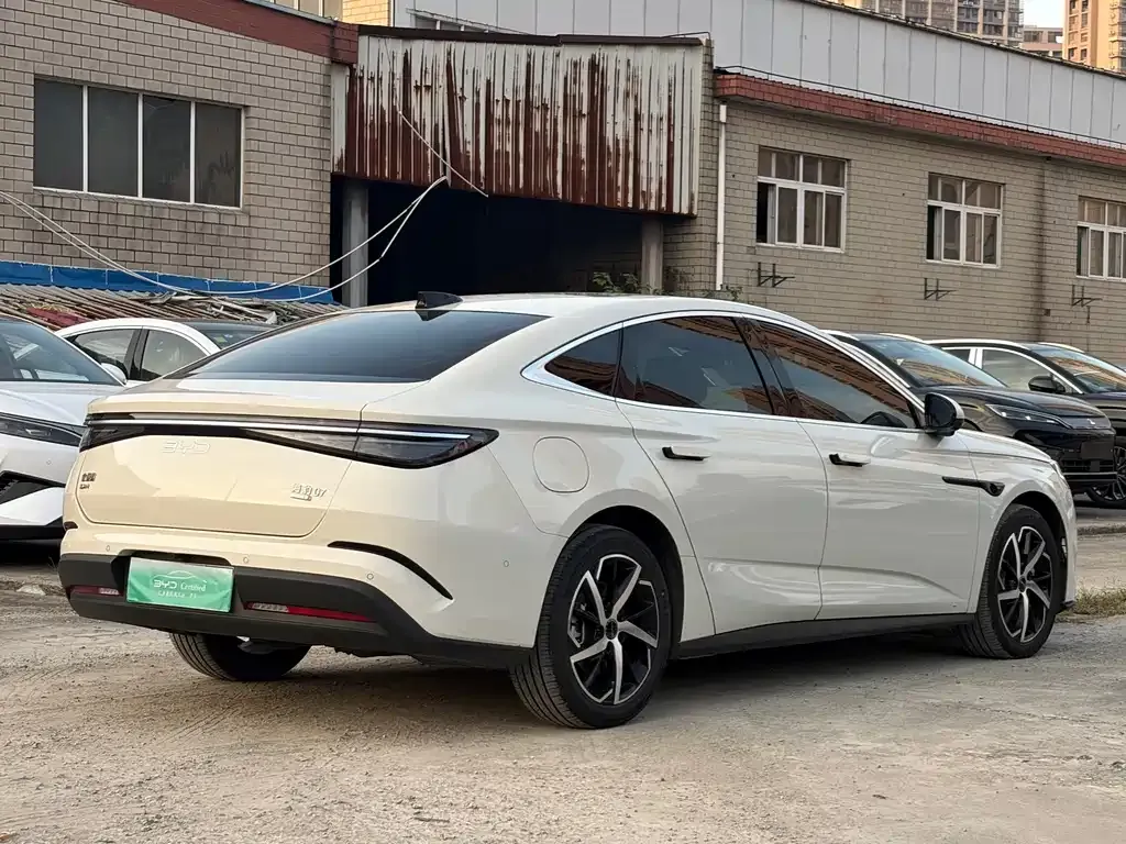 BYD Seal 07 DM-i — фото 10