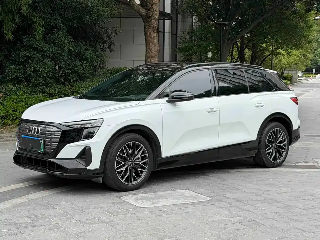 Audi Q5 e-tron — фото 1