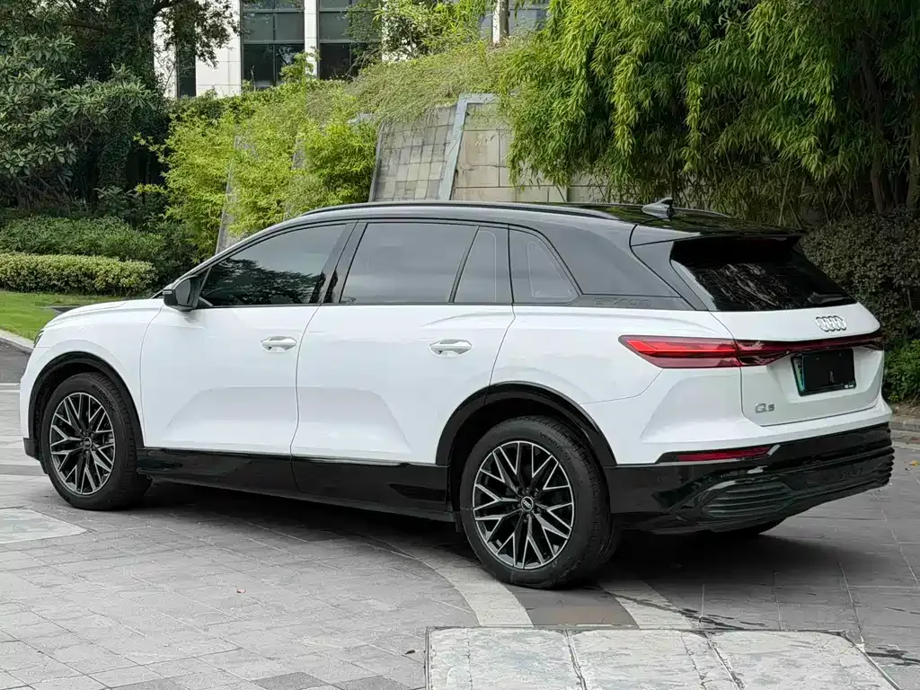 Audi Q5 e-tron — фото 3