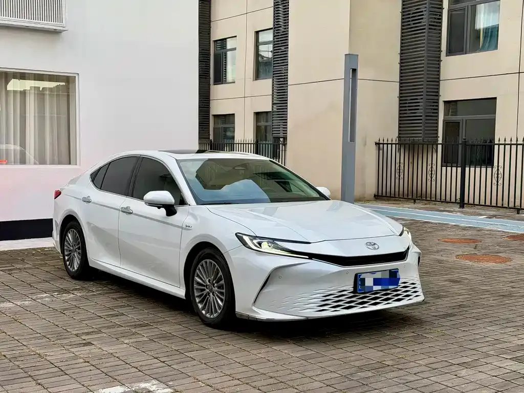 Toyota Camry — фото 5
