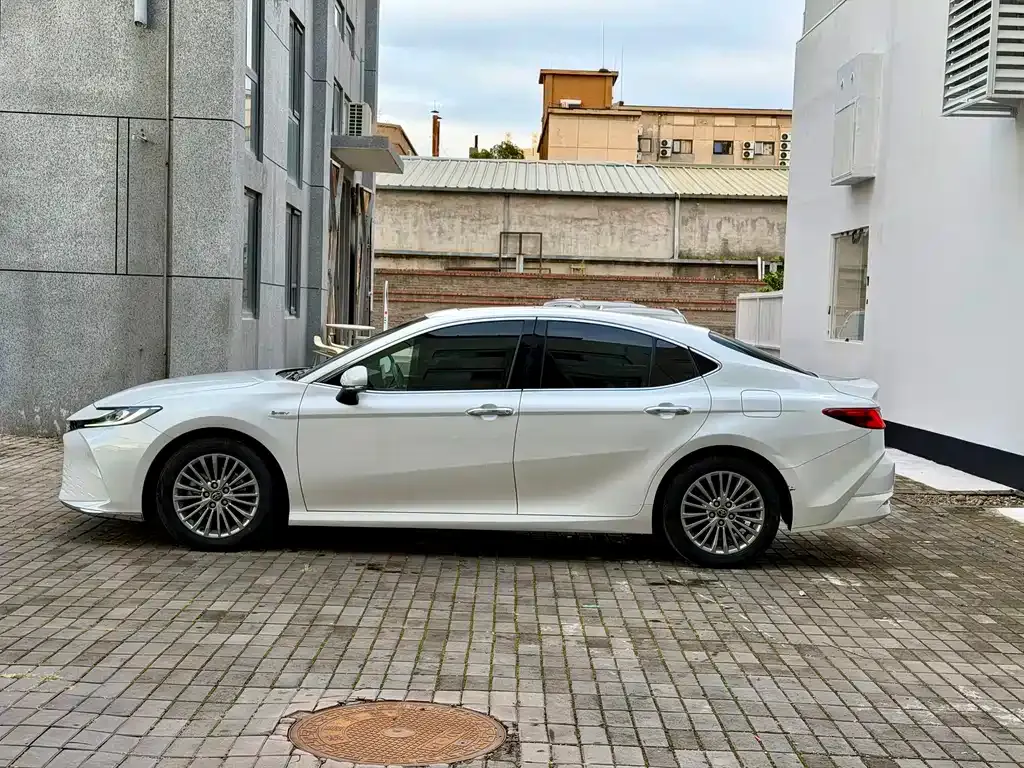 Toyota Camry — фото 9