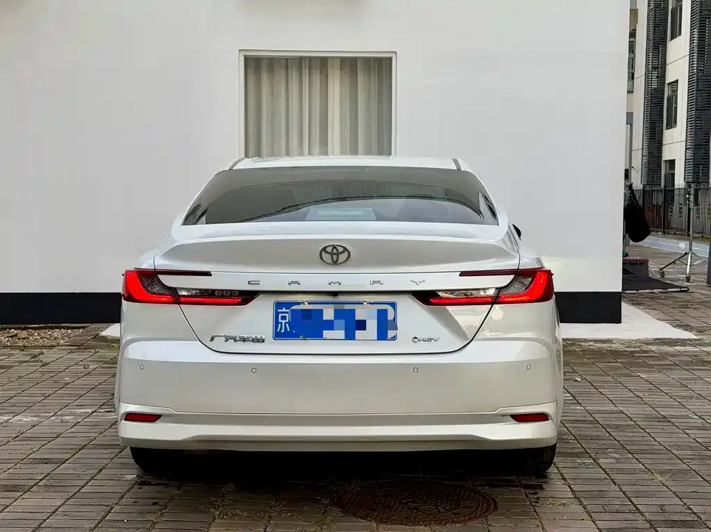 Toyota Camry — фото 4