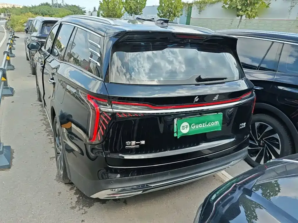 Hongqi HS7 PHEV — фото 10