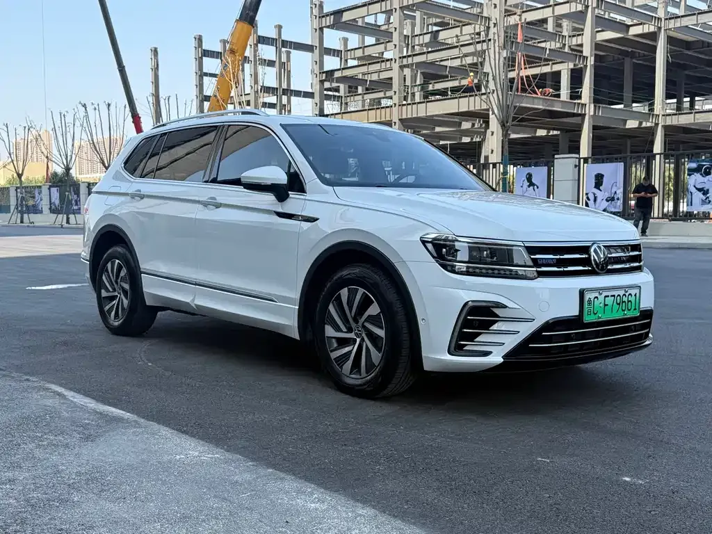 Volkswagen Tiguan L PHEV — фото 8