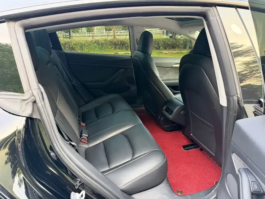 Tesla Model 3 — фото 3
