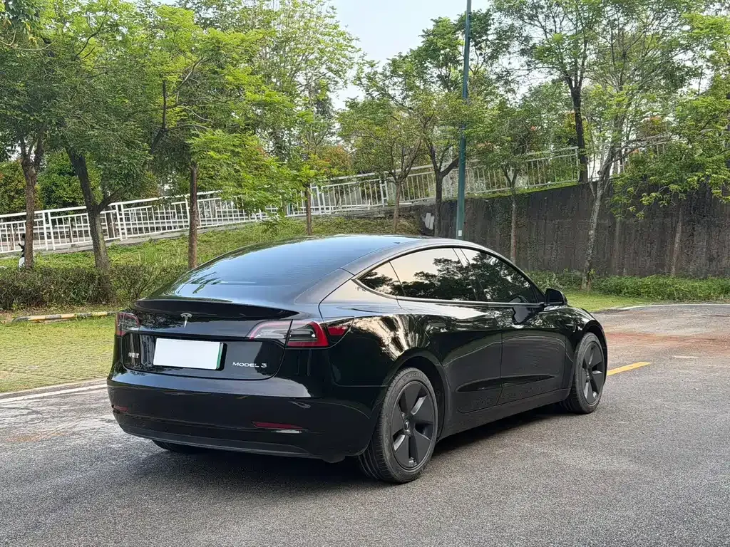 Tesla Model 3 — фото 10