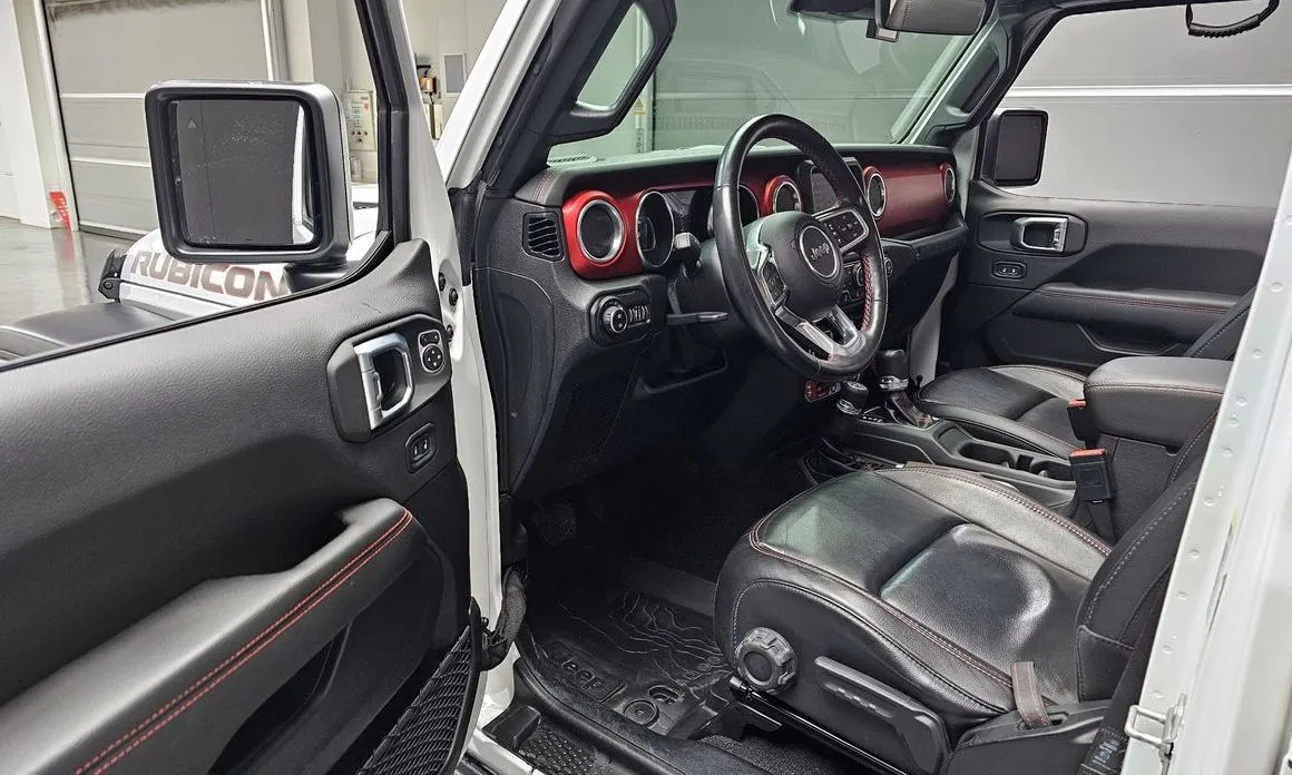 Jeep Wrangler — фото 9