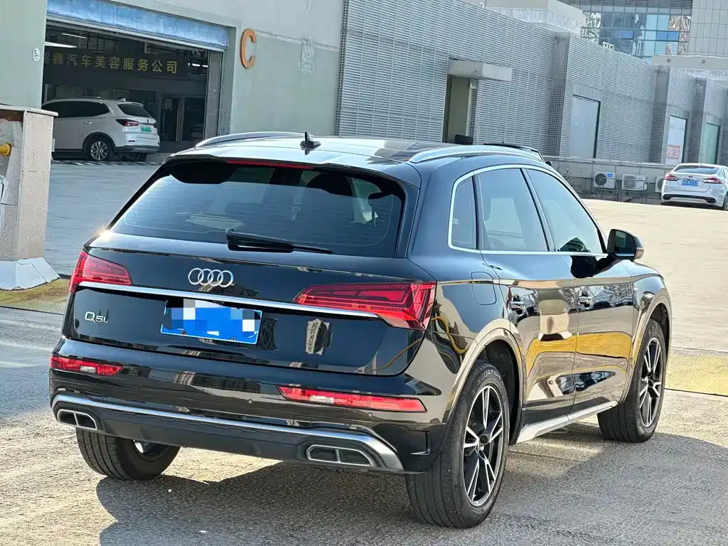 Audi Q5L — фото 5