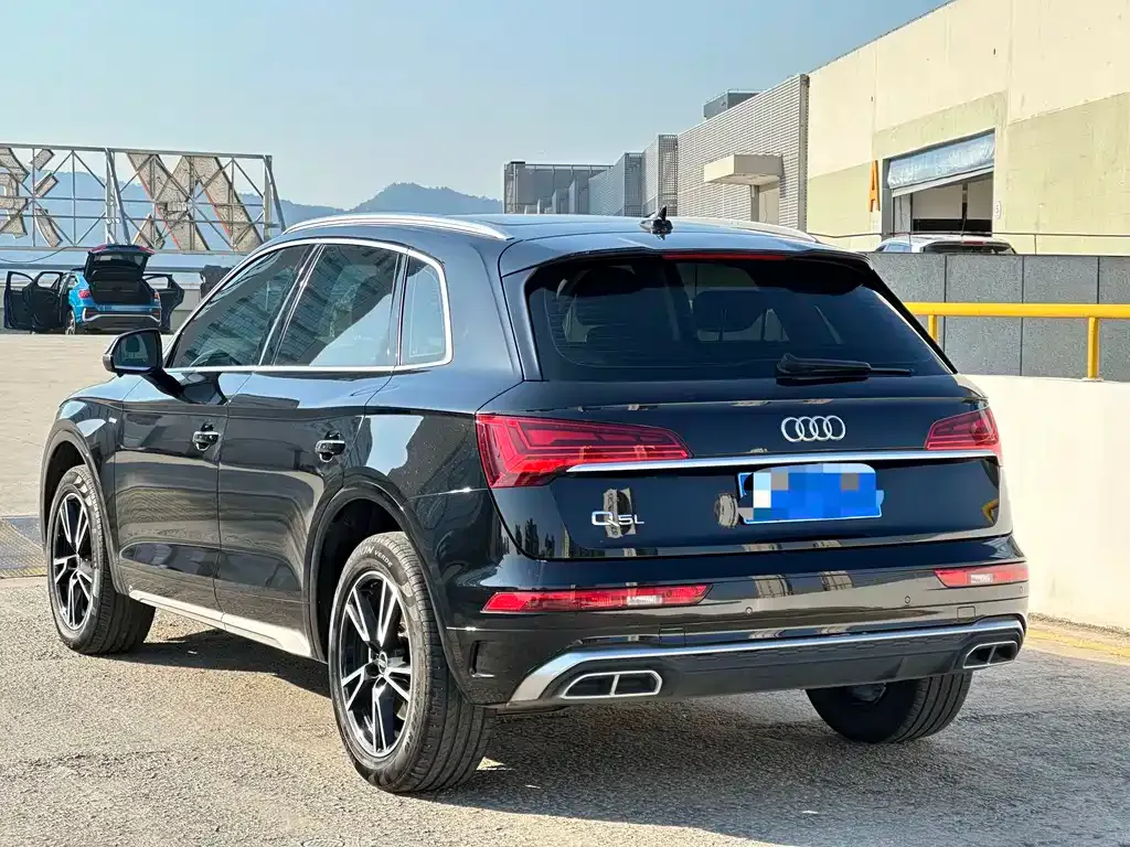 Audi Q5L — фото 6