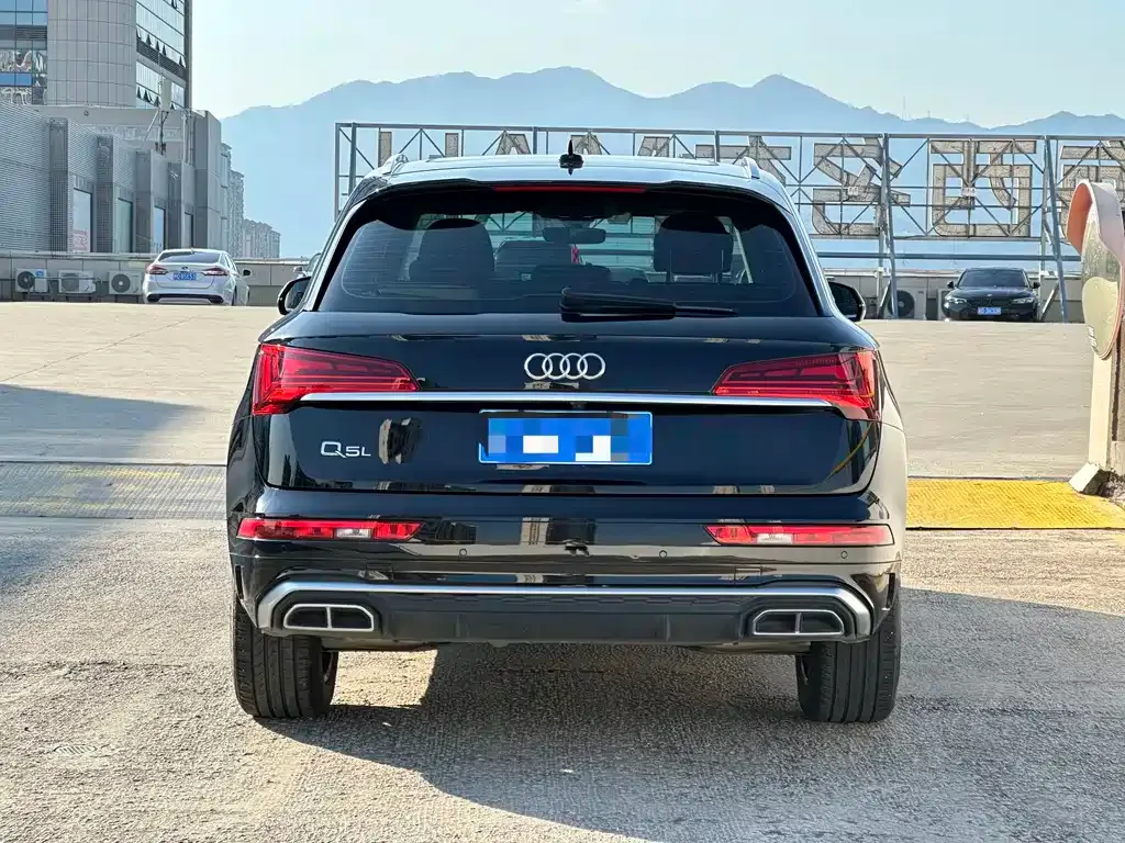 Audi Q5L — фото 10