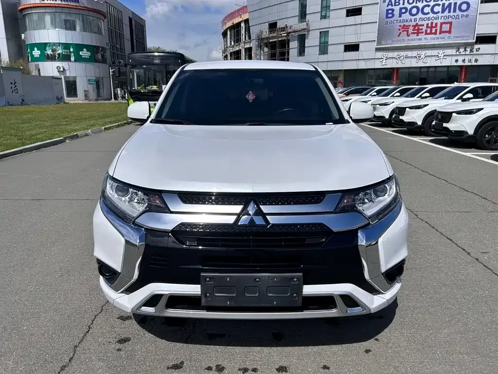 Mitsubishi Outlander — фото 10