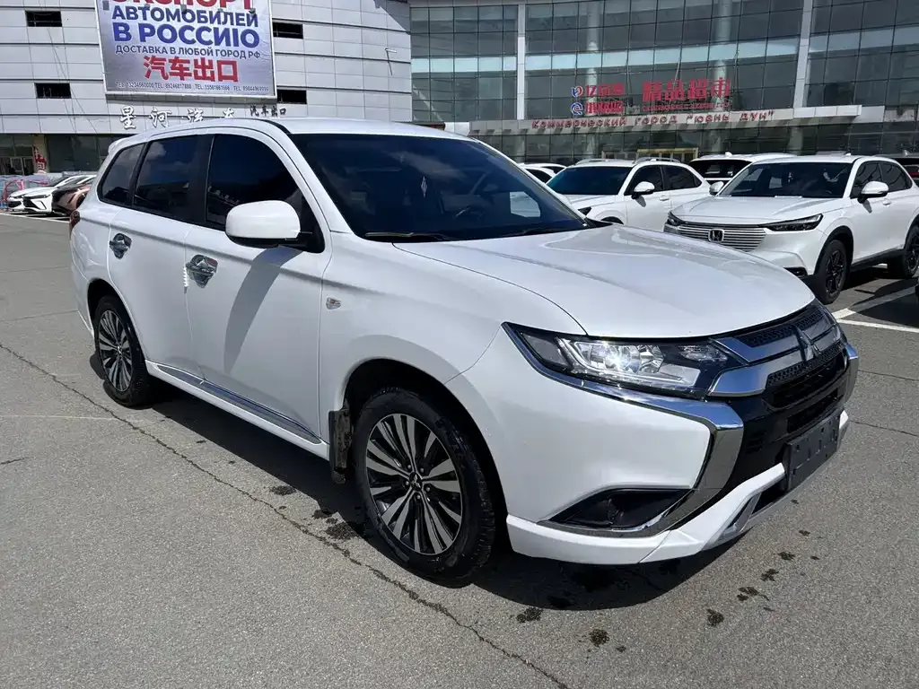 Mitsubishi Outlander — фото 7