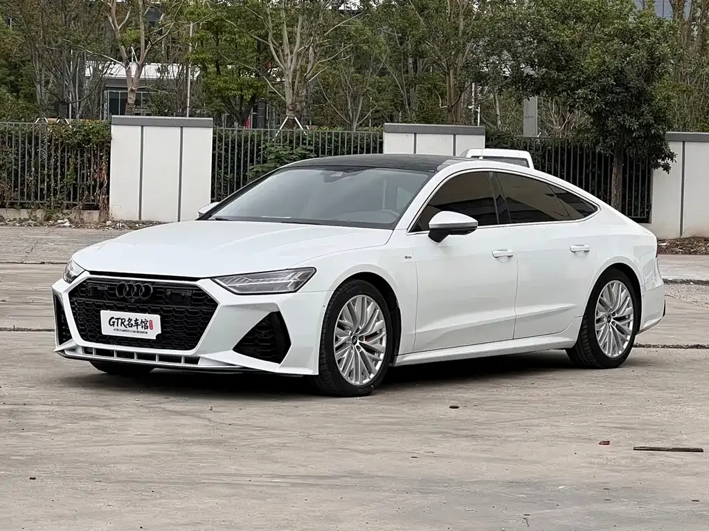 Audi A7 — фото 1