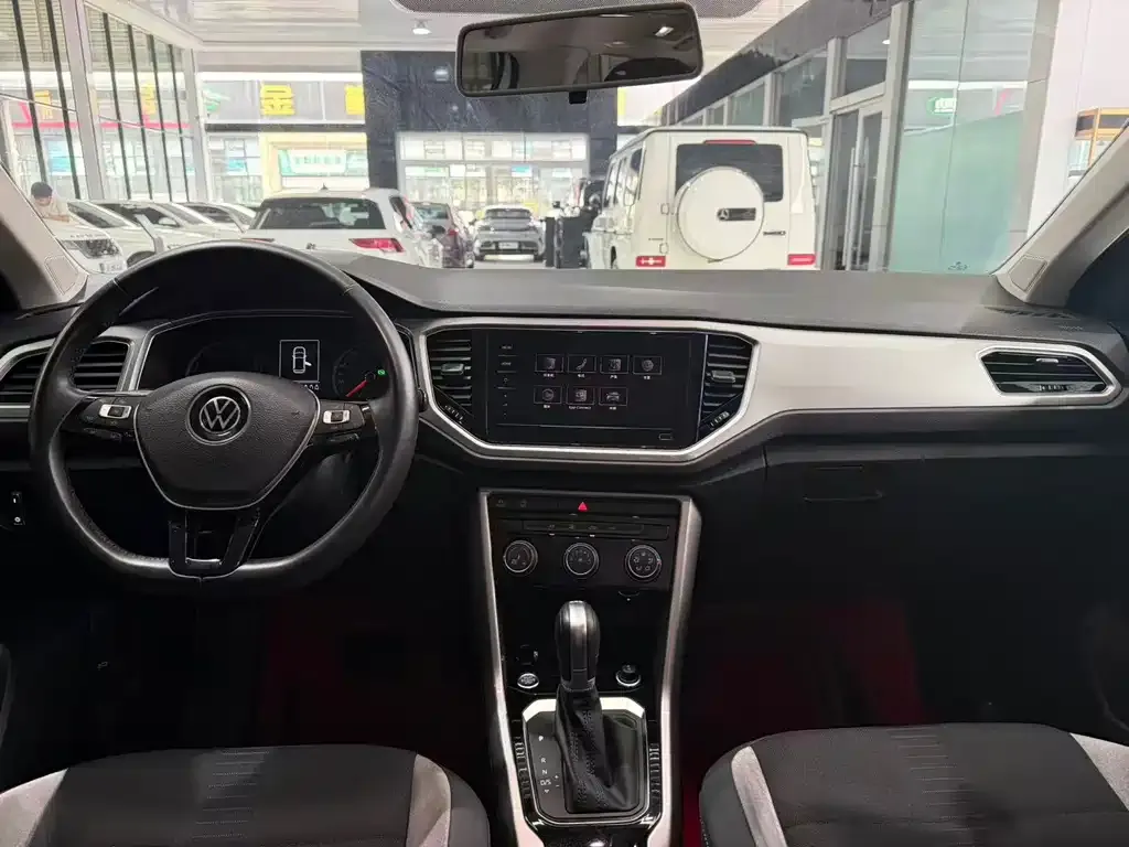 Volkswagen T-Roc — фото 8