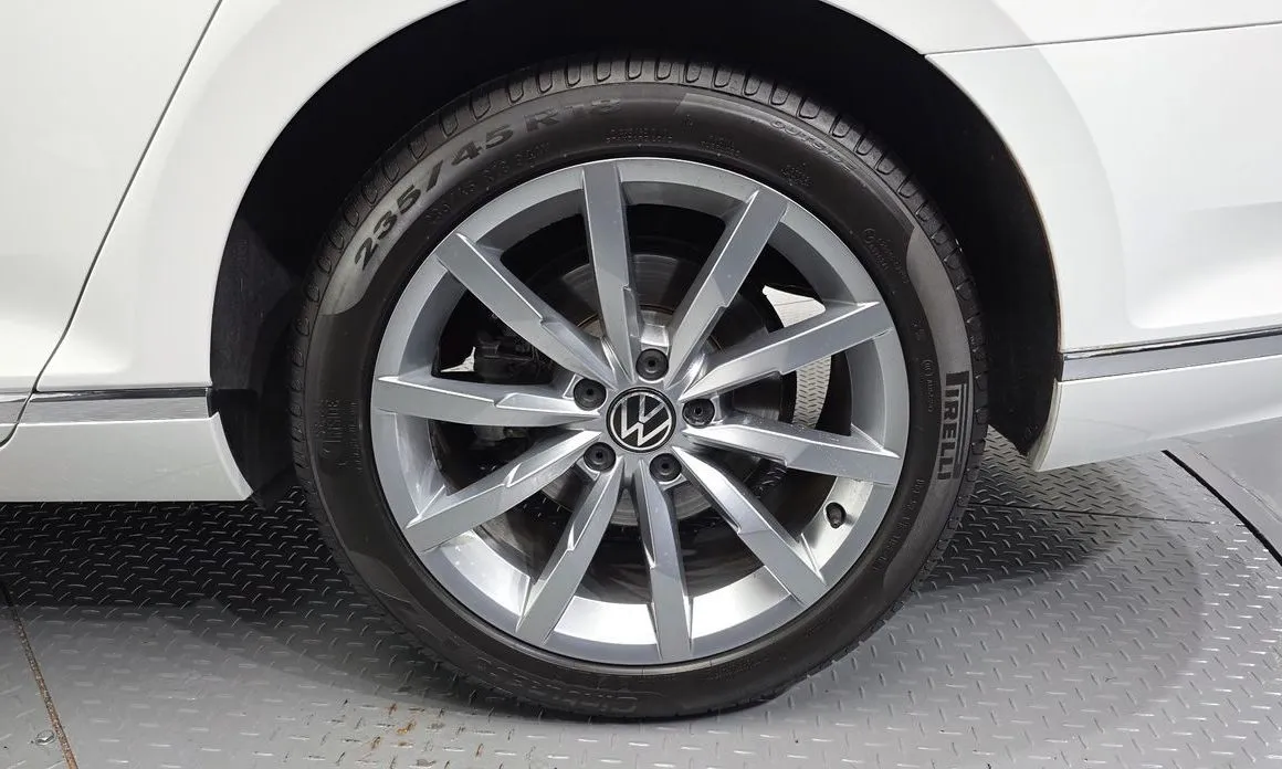 Volkswagen Passat — фото 8
