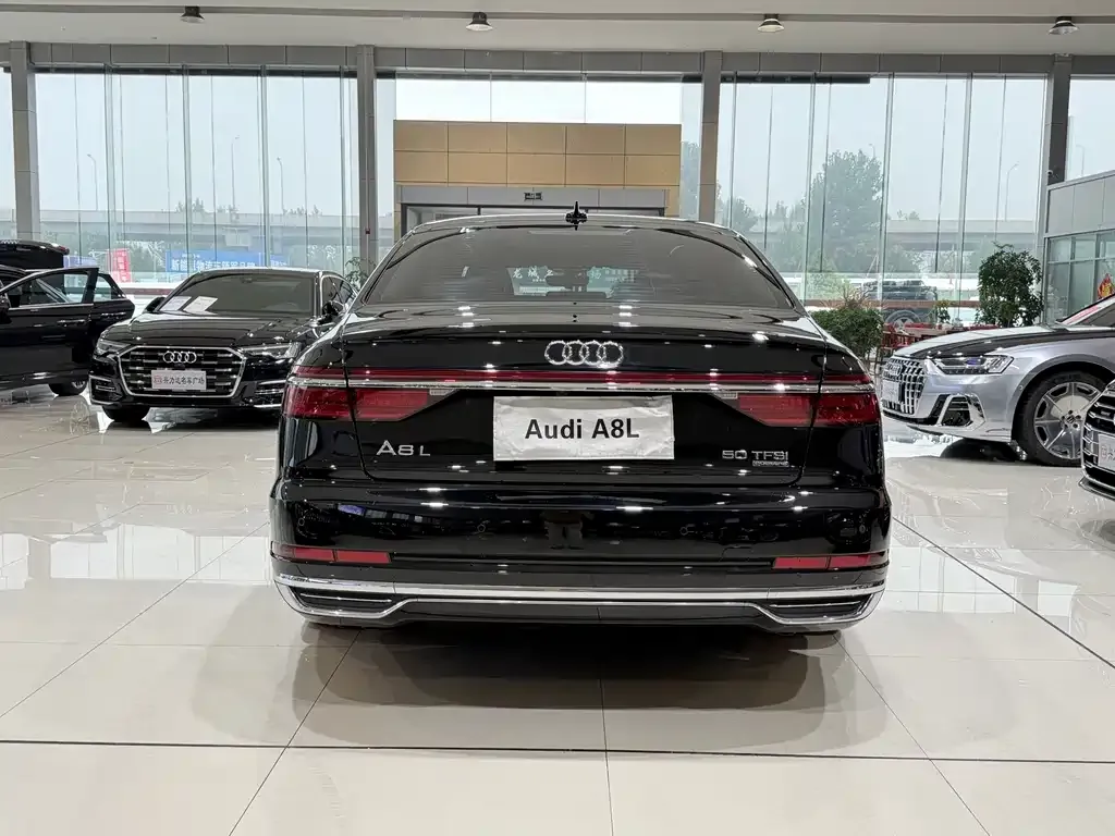 Audi A8 — фото 5