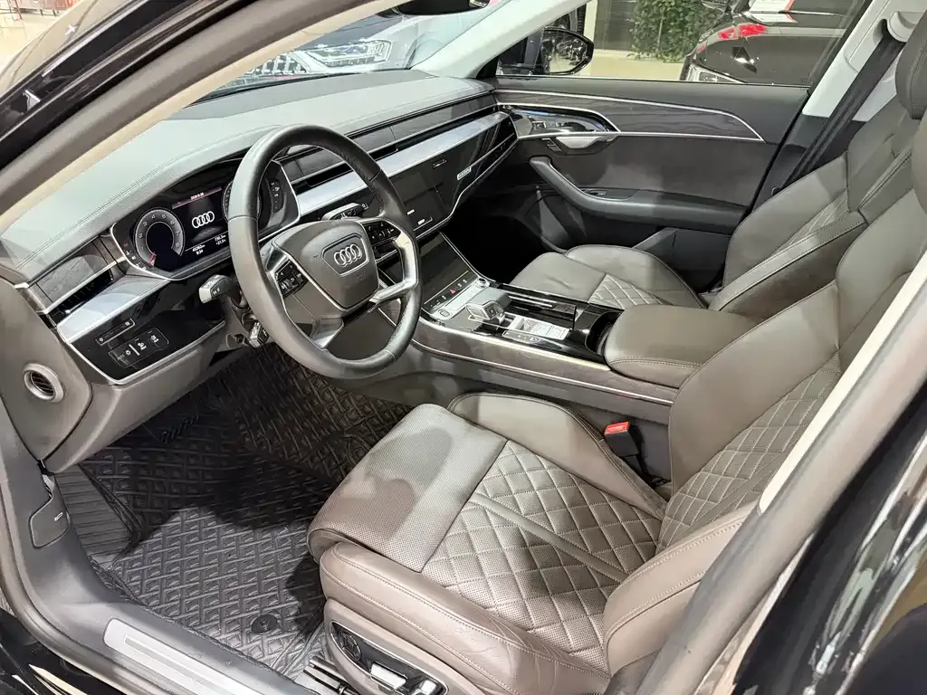 Audi A8 — фото 10