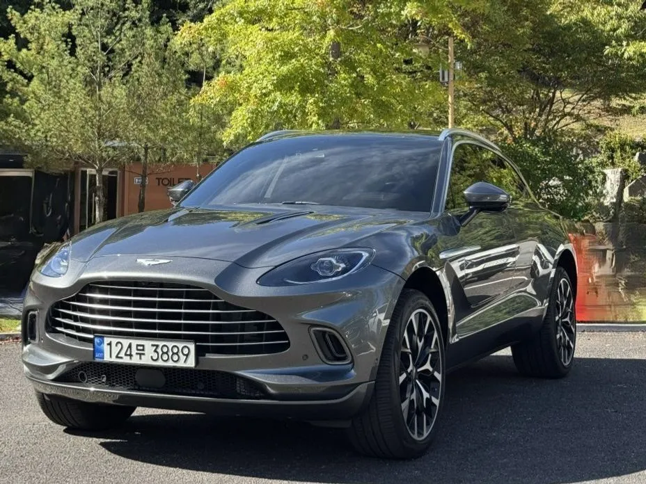 Aston Martin DBX — фото 1