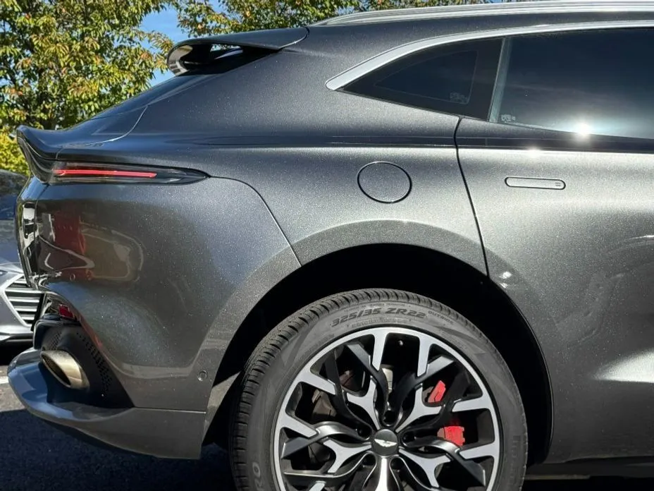 Aston Martin DBX — фото 5