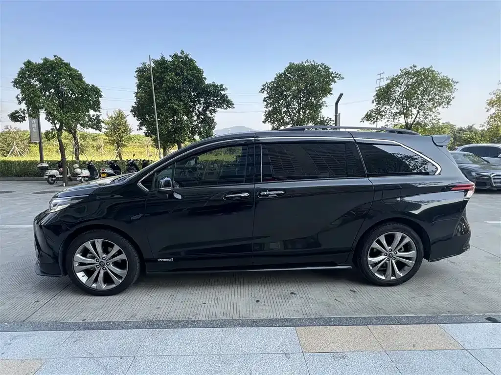 Toyota Sienna — фото 6