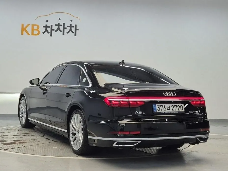Audi A8 — фото 9