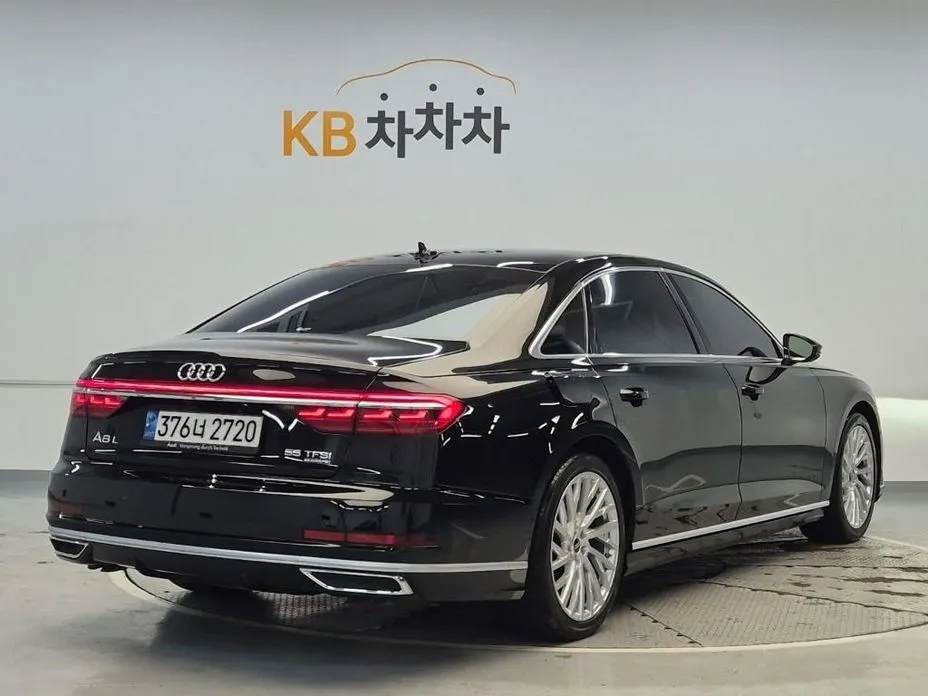 Audi A8 — фото 10