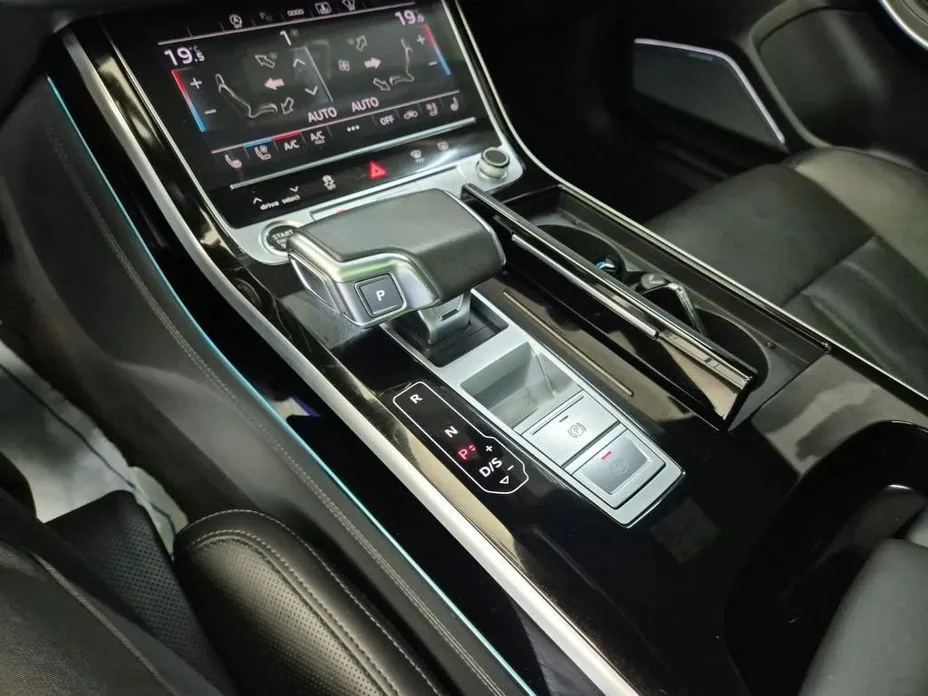 Audi A8 — фото 3