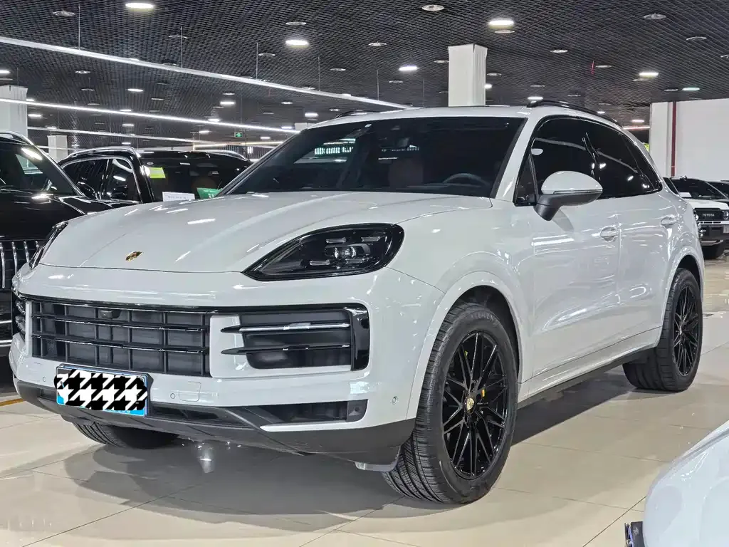 Porsche Cayenne — фото 1