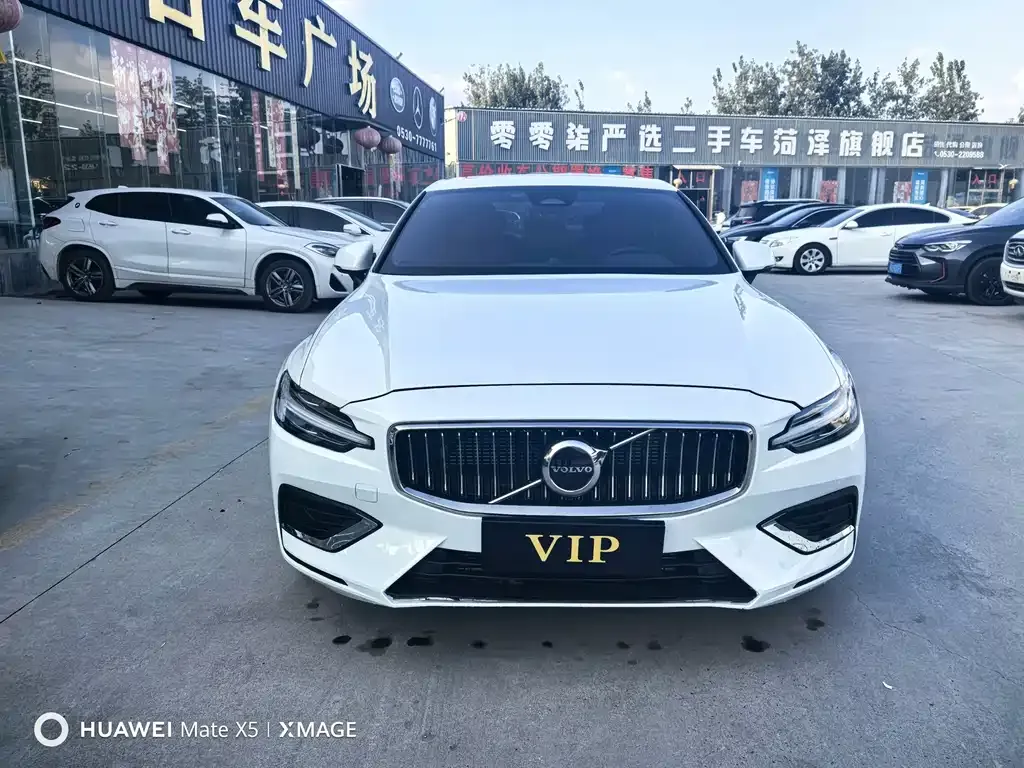 Volvo S60 — фото 1