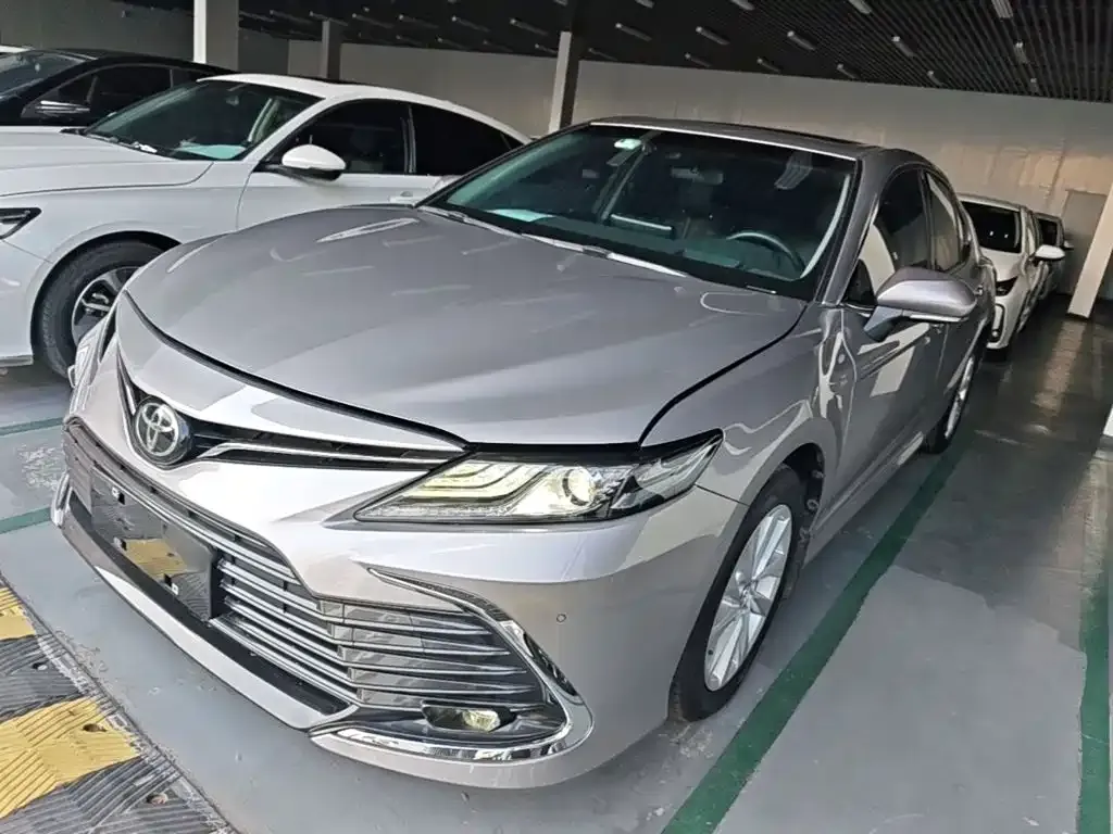 Toyota Camry — фото 7