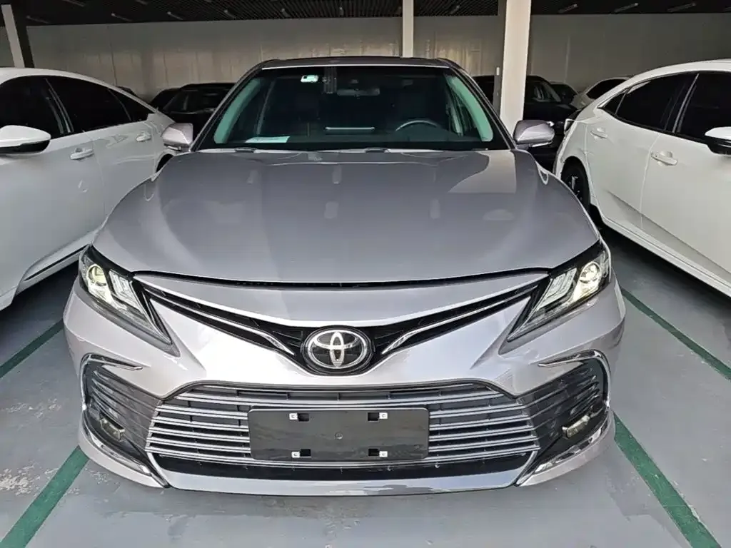 Toyota Camry — фото 9