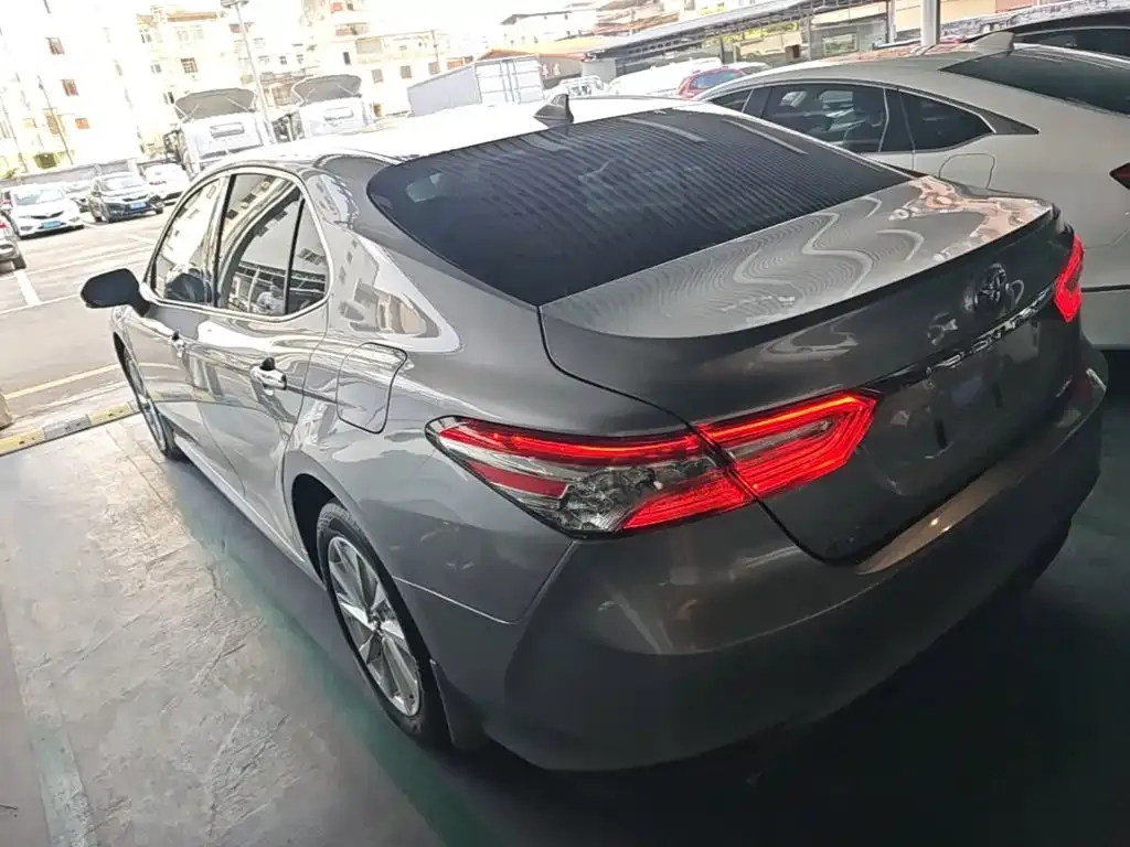 Toyota Camry — фото 8