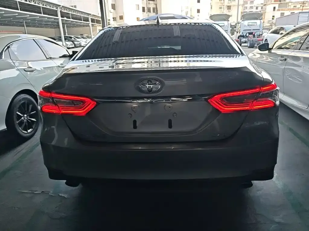 Toyota Camry — фото 6