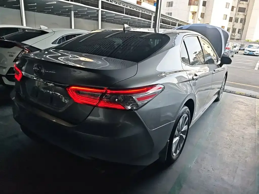 Toyota Camry — фото 5