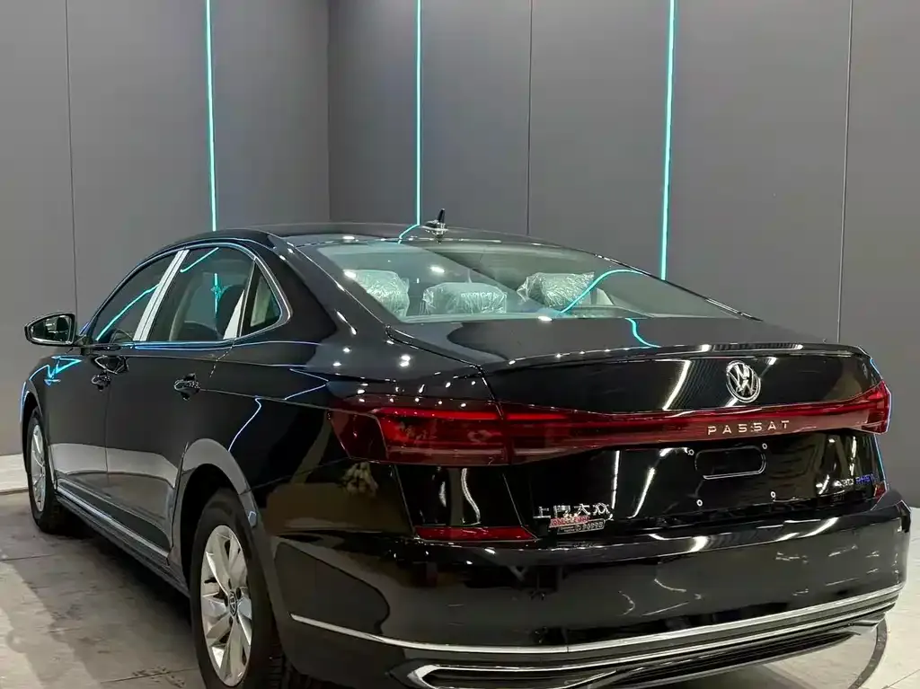 Volkswagen Passat PHEV — фото 8