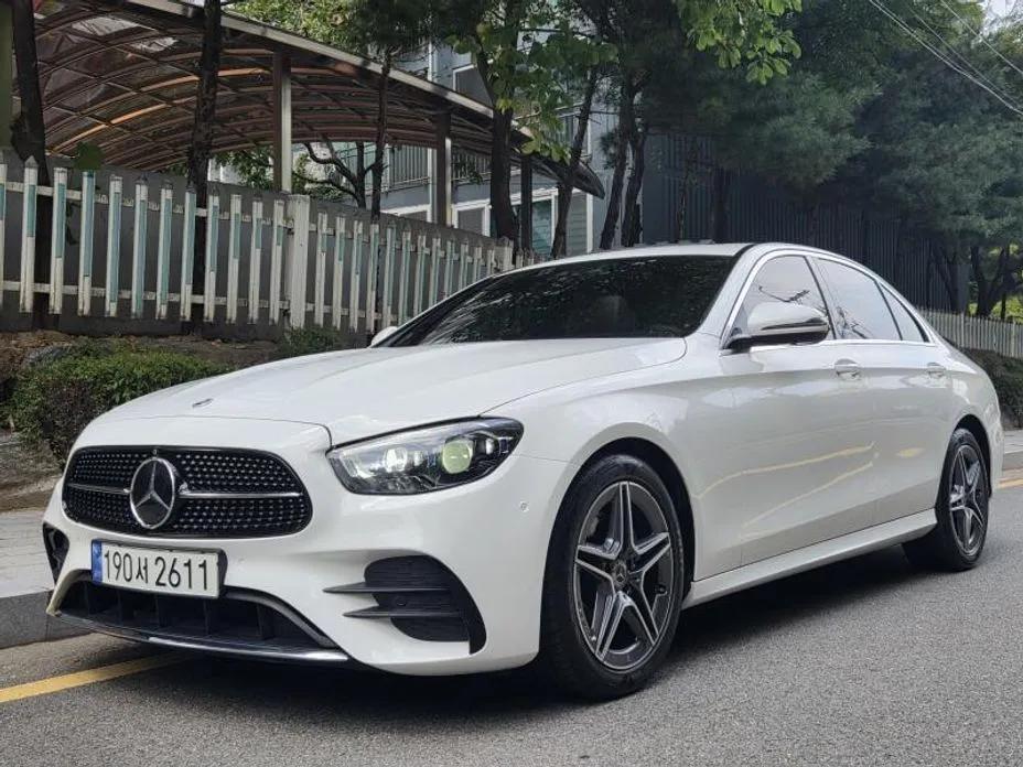 Mercedes-Benz E-Class — фото 1