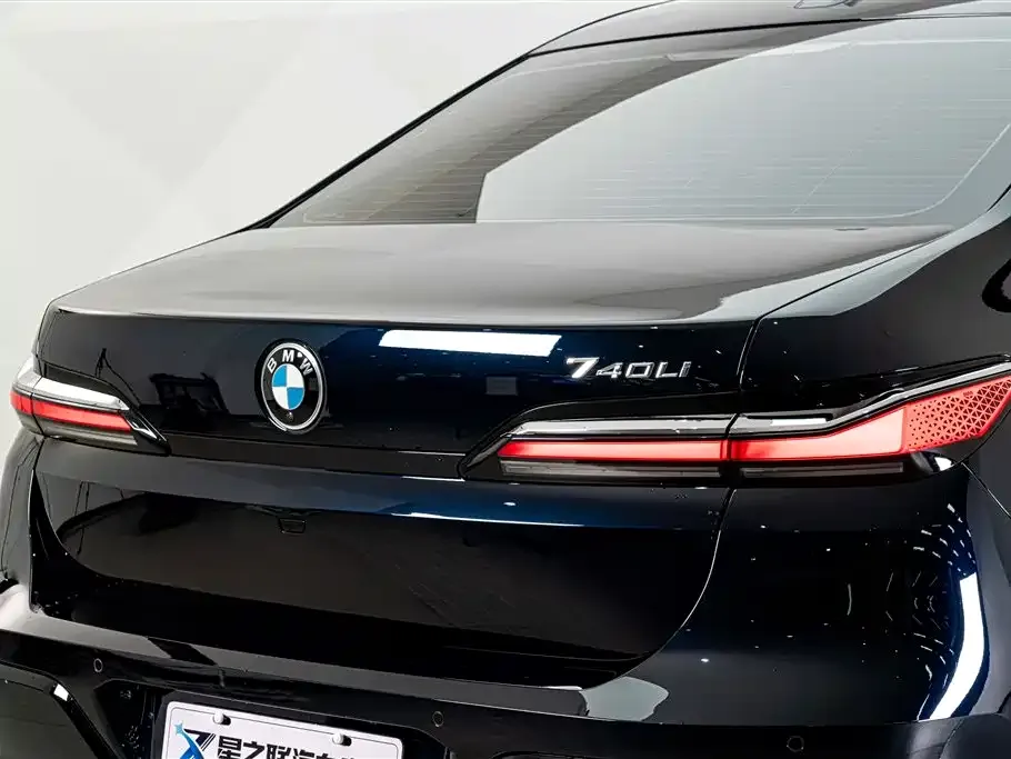 BMW 7 Series — фото 2